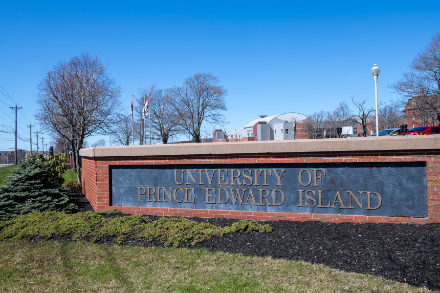 photo of sign at entrance to university
