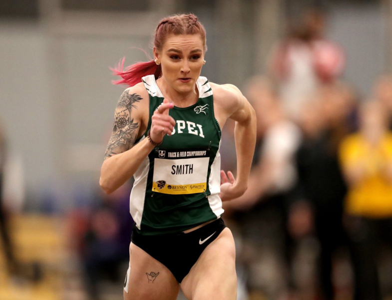 Bailey Smith running the 60-meter dash