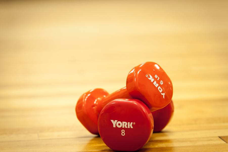 A set of exercise weights sit on the ground