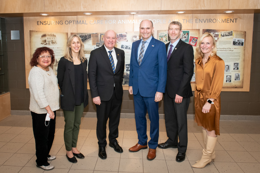 From left to right: Dr. Carmencita Yason, Dr. Maggie Cameron, Dr. Greg Keefe, Honourable Jean-Yves Duclos, Dr. John VanLeeuwen, and Dr. Heather Morrison. From left to right: Dr. Carmencita Yason, Dr. Maggie Cameron, Dr. Greg Keefe, Honourable Jean-Yves Duclos, Dr. John VanLeeuwen, and Dr. Heather Morrison.