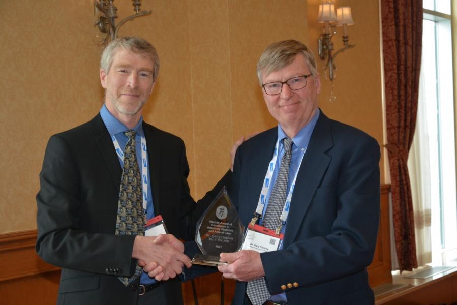 Dr. Gary Conboy receives the Atlantic Award of Excellence in Veterinary Medicine and Animal Care from Dr. John VanLeeuwen, interim dean, AVC, in 2022. Dr. Gary Conboy receives the Atlantic Award of Excellence in Veterinary Medicine and Animal Care from Dr. John VanLeeuwen, interim dean, AVC, in 2022.