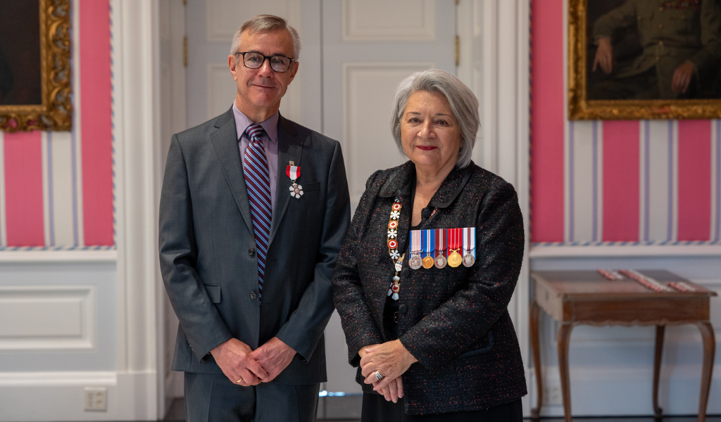 Dr. Ian Dohoo and the Governor General, Photo by: Sgt Anis Assari, Rideau Hall © OSGG, 2023 Dr. Ian Dohoo and the Governor General of Canada