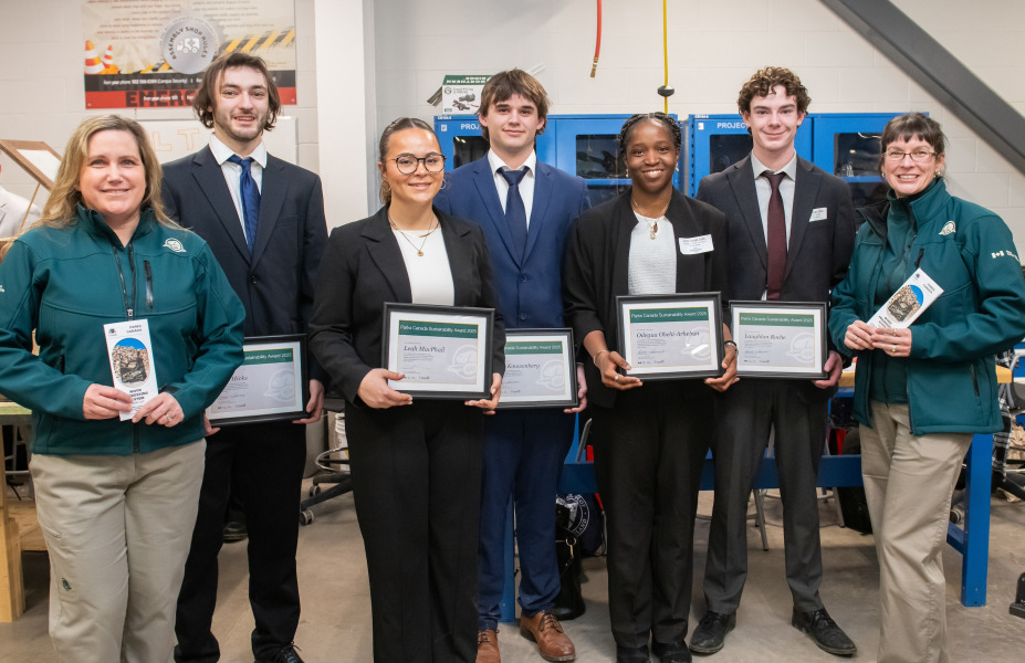 Jennifer Stewart, Parks Canada; students John (Jack) Hicks, Leah MacPhail, Jack Kouwenberg, Odegua Obehi-Arhebun, Laughlan Roche; and Stacey Evans, Parks Canada Jennifer Stewart, Parks Canada; students John (Jack) Hicks, Leah MacPhail, Jack Kouwenberg, Odegua Obehi-Arhebun, Laughlan Roche; and Stacey Evans, Parks Canada