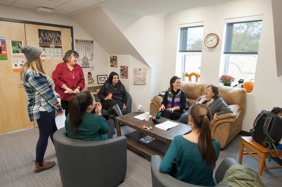 students and staff in upei's mawi’omi centre