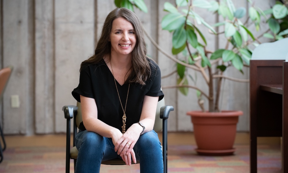 raeanne kinch sitting in robertson library