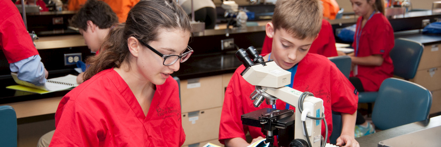 two vetcamp students and microscope