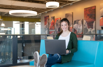 upei student sydney wheatley at a computer