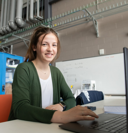 upei student sydney wheatley at a computer
