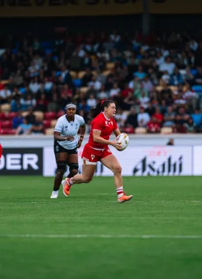 Team Canada Rugby athlete Alysha Corrigan running with a rugby ball
